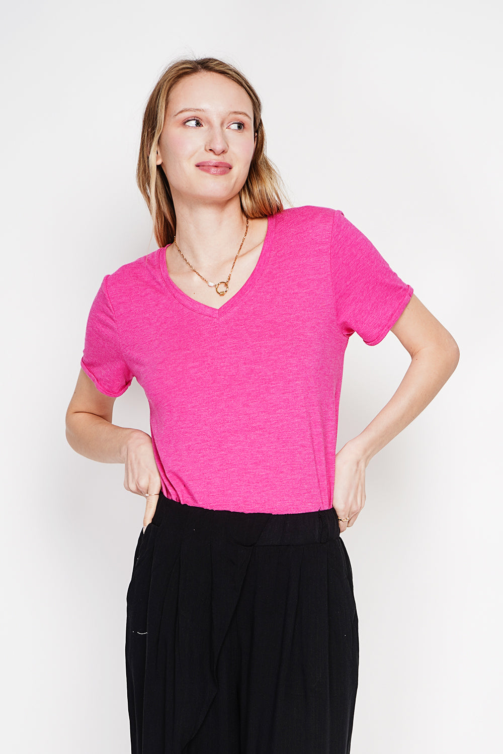 T-shirt col V manches courtes – Fuchsia – Le Jardin du Lin