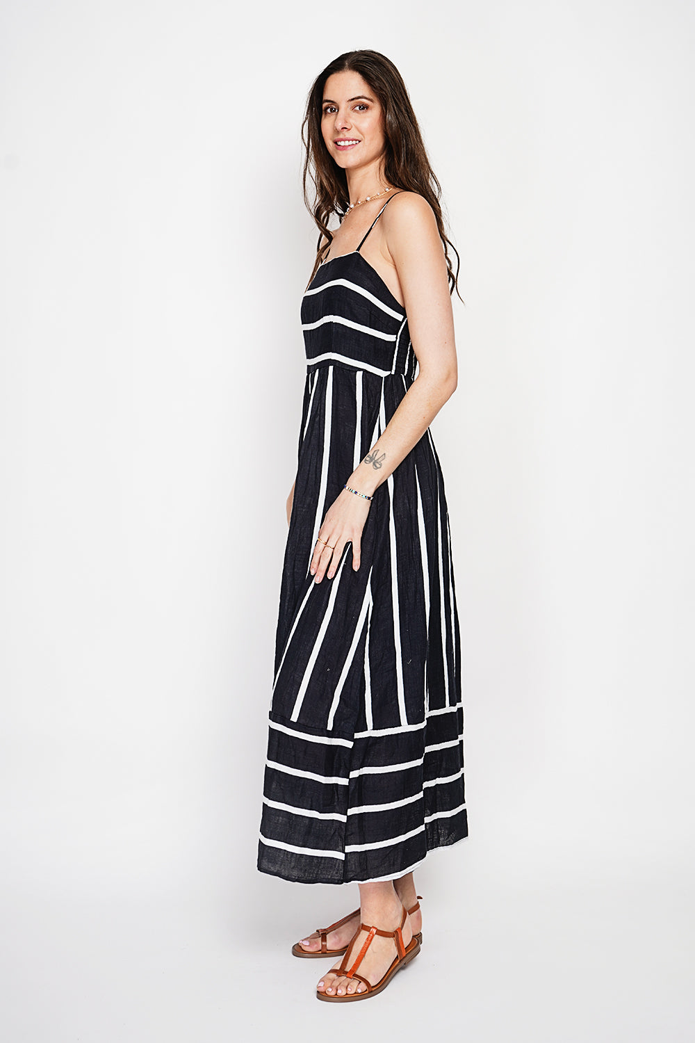 Robe longue d'été rayée à bretelles – Noir – Le Jardin du Lin