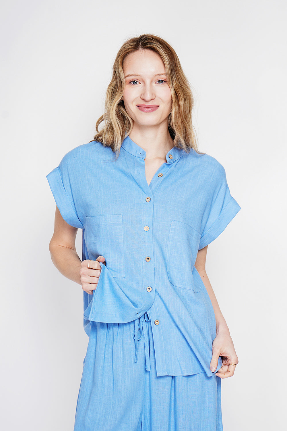 Buttoned front tunic with short sleeve pockets – Blue Azure – Le Jardin du Lin