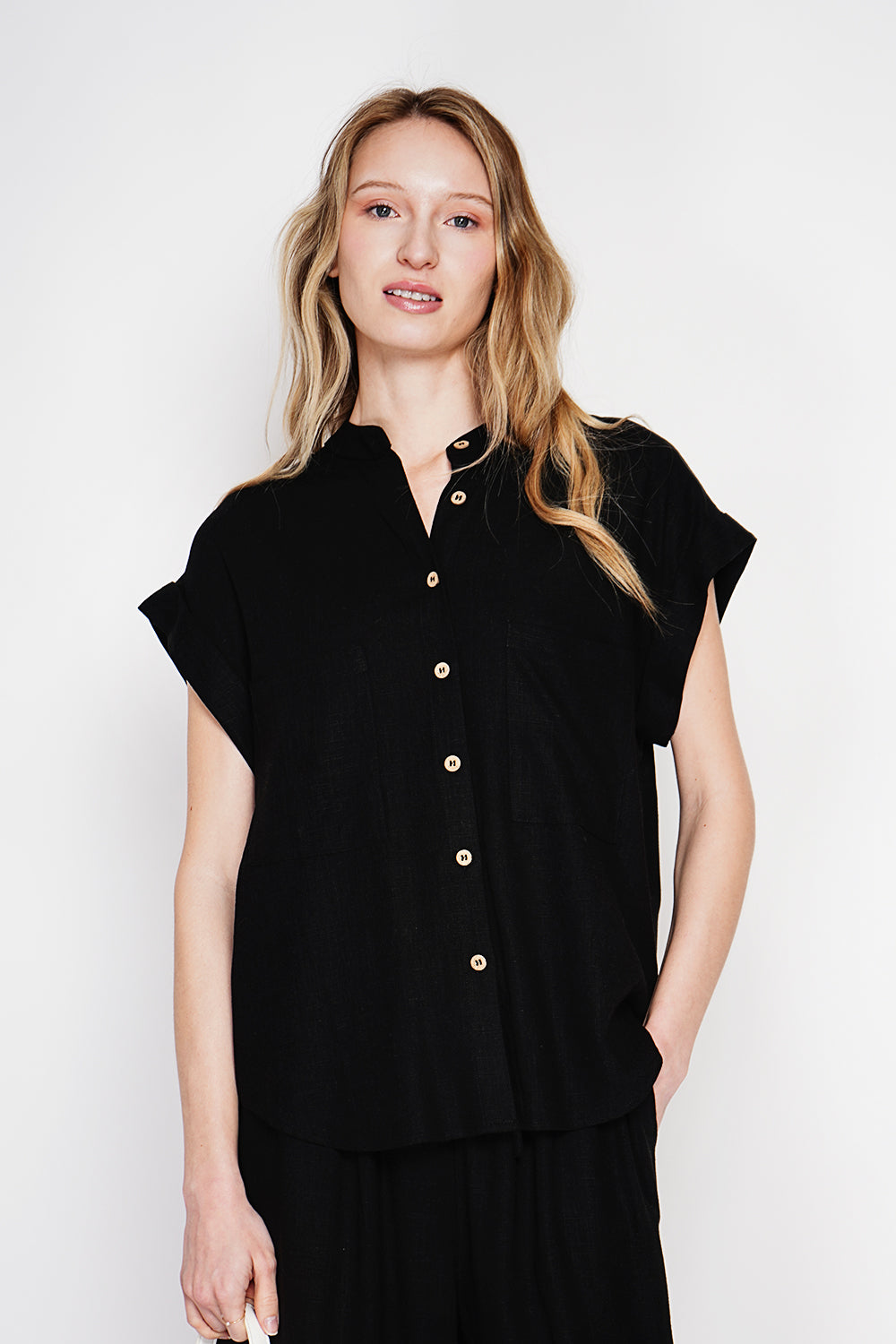 Buttoned front tunic with short sleeve pockets – Black – Le Jardin du Lin