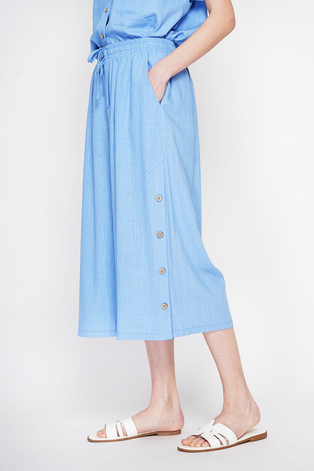 Pantalon coupe jupe, poches latérales, boutonné sur les côtés – Bleu azur – Le Jardin du Lin