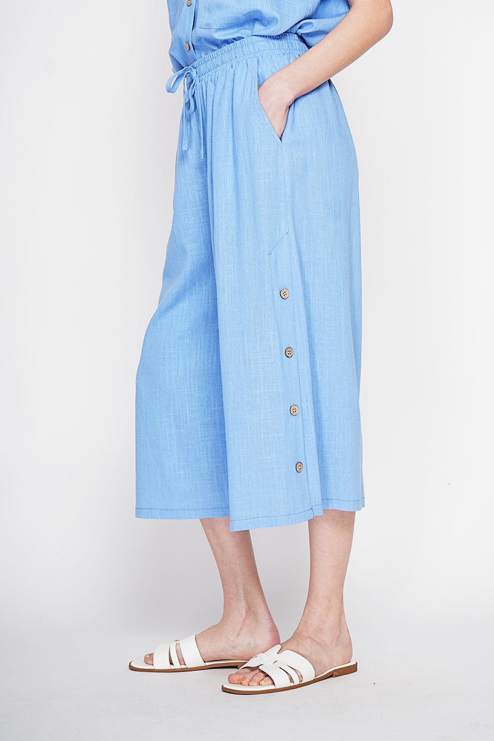 Pantalon coupe jupe, poches latérales, boutonné sur les côtés – Bleu azur – Le Jardin du Lin