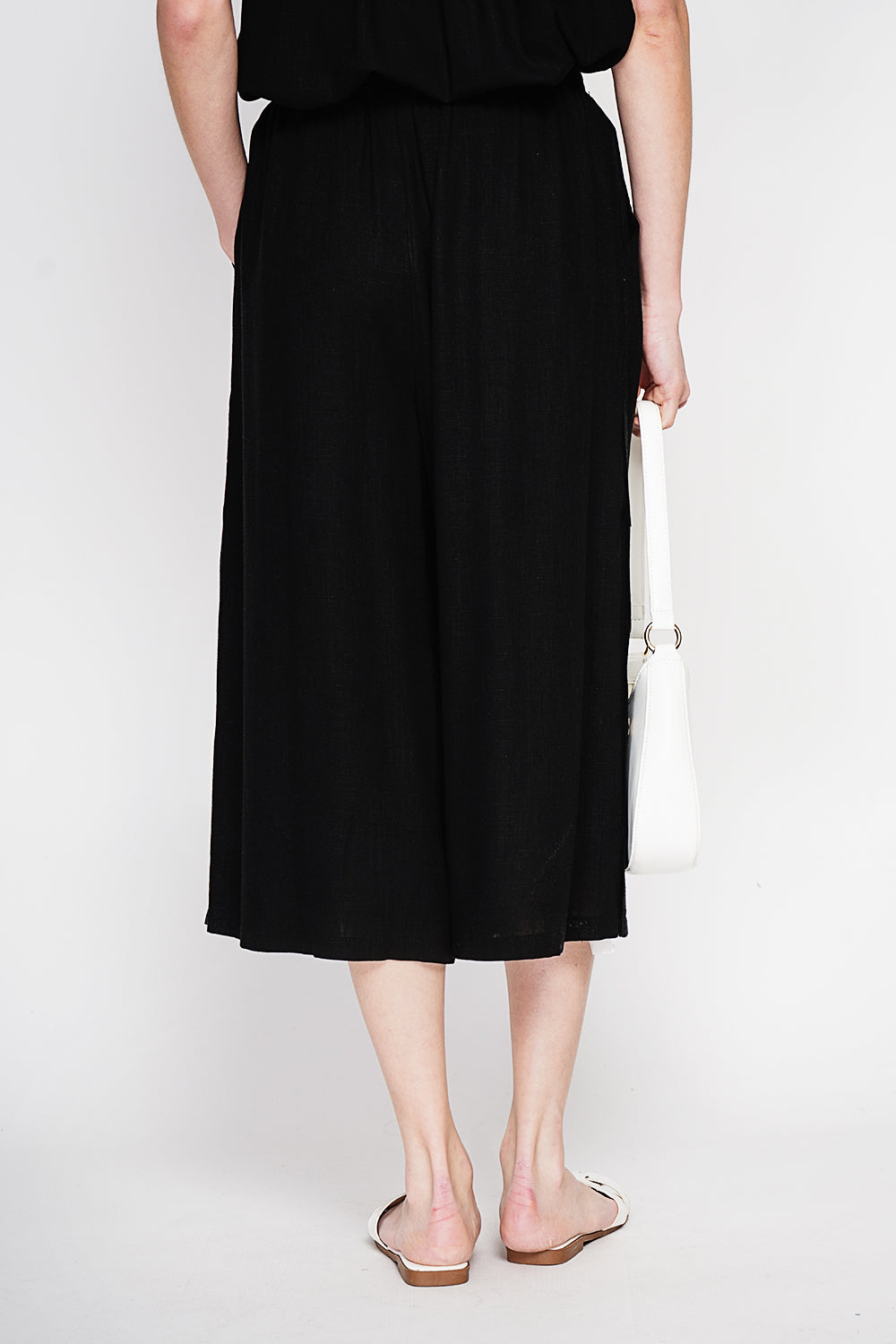 Pantalon coupe jupe, poches latérales, boutonné sur les côtés – Noir – Le Jardin du Lin