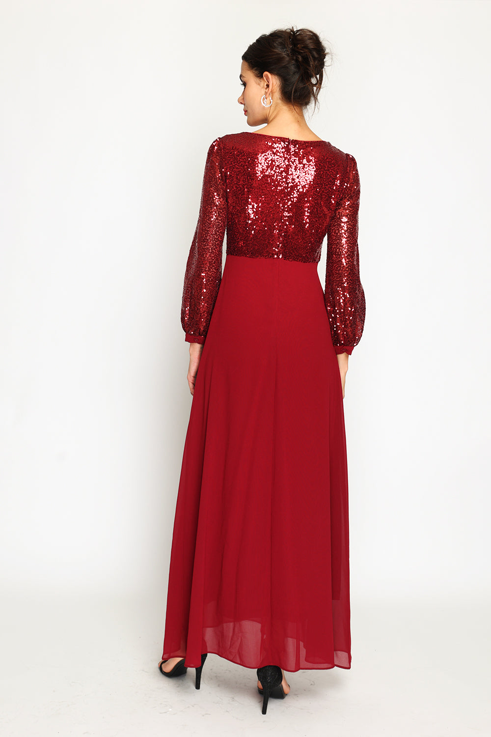 V-neck trapeze dress with slightly balloon-length sleeves with sequins