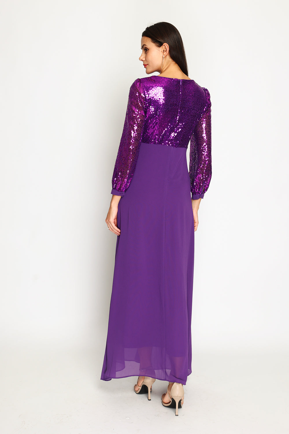 V-neck trapeze dress with slightly balloon-length sleeves with sequins