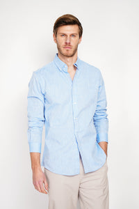 Straight cut shirt with classic collar and rounded cuff with two buttons