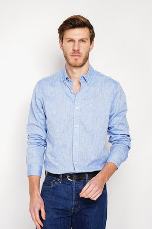 Straight cut shirt with classic collar and rounded cuff with two buttons