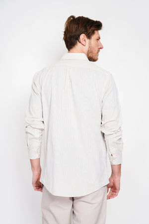 Straight cut shirt with classic collar and rounded cuff with two buttons