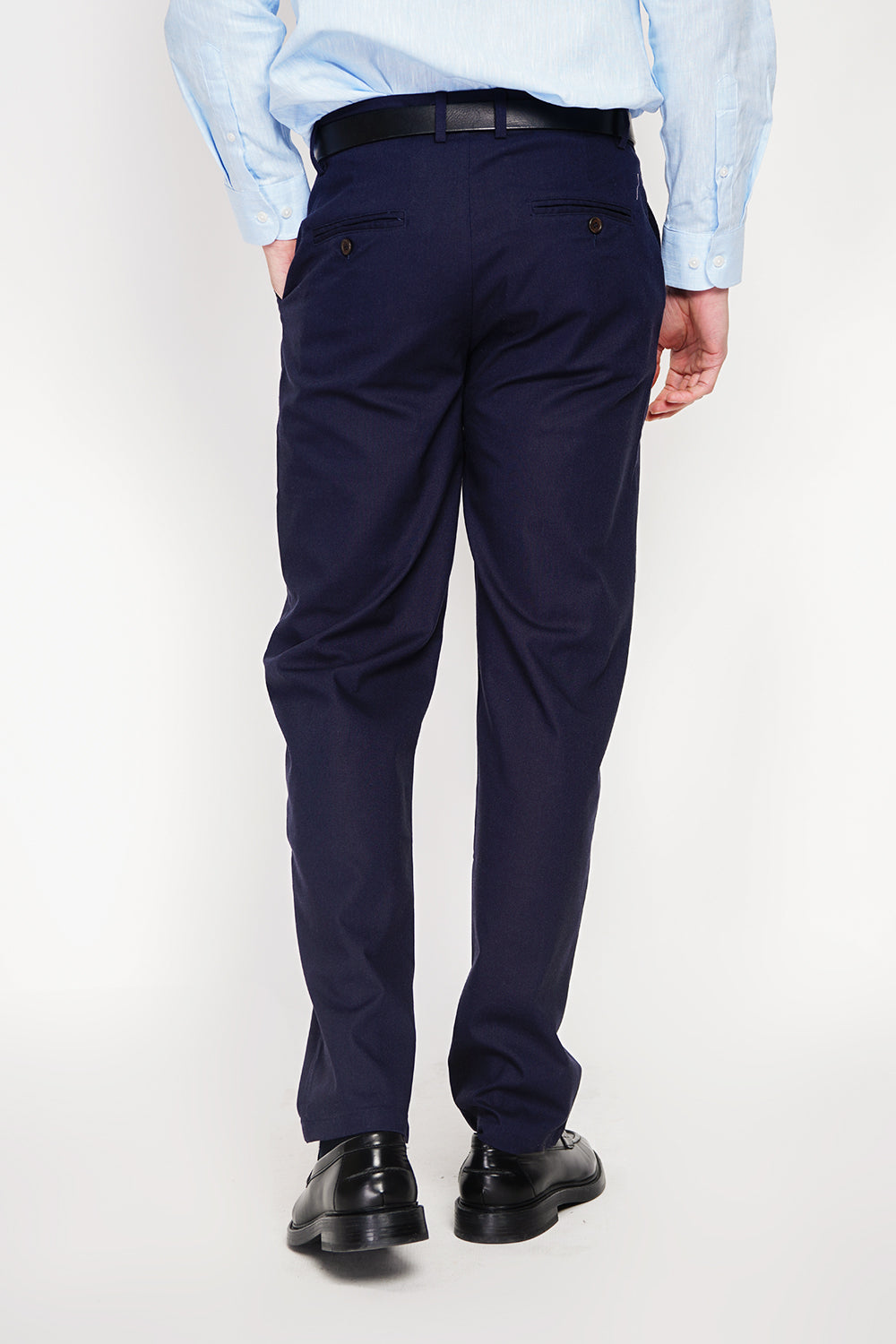 Classic cut pants 2 side pockets, 2 back pockets