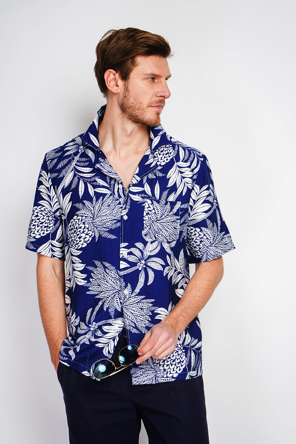 Short sleeve Hawaiian shirts with button front and chest pocket