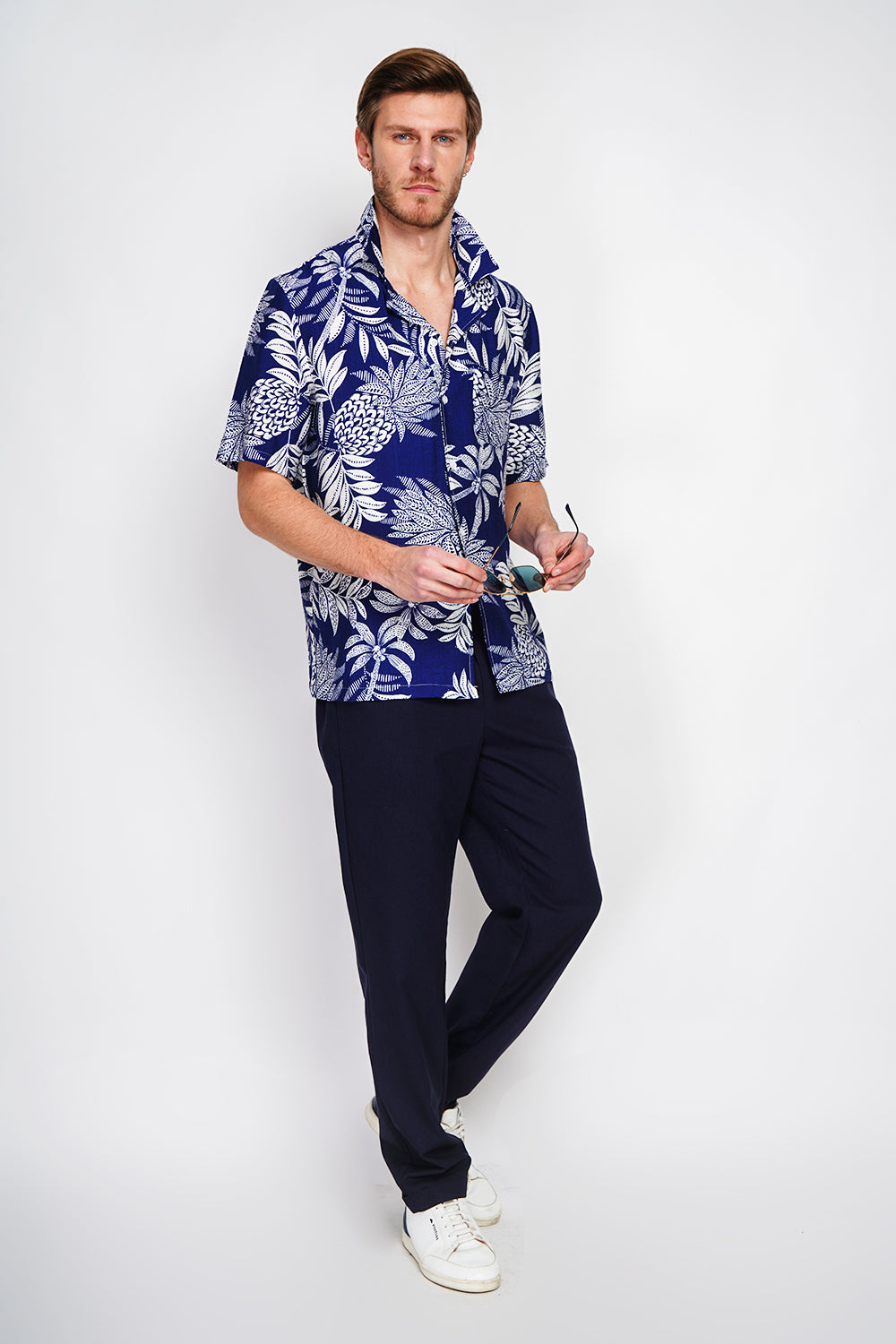 Short sleeve Hawaiian shirts with button front and chest pocket