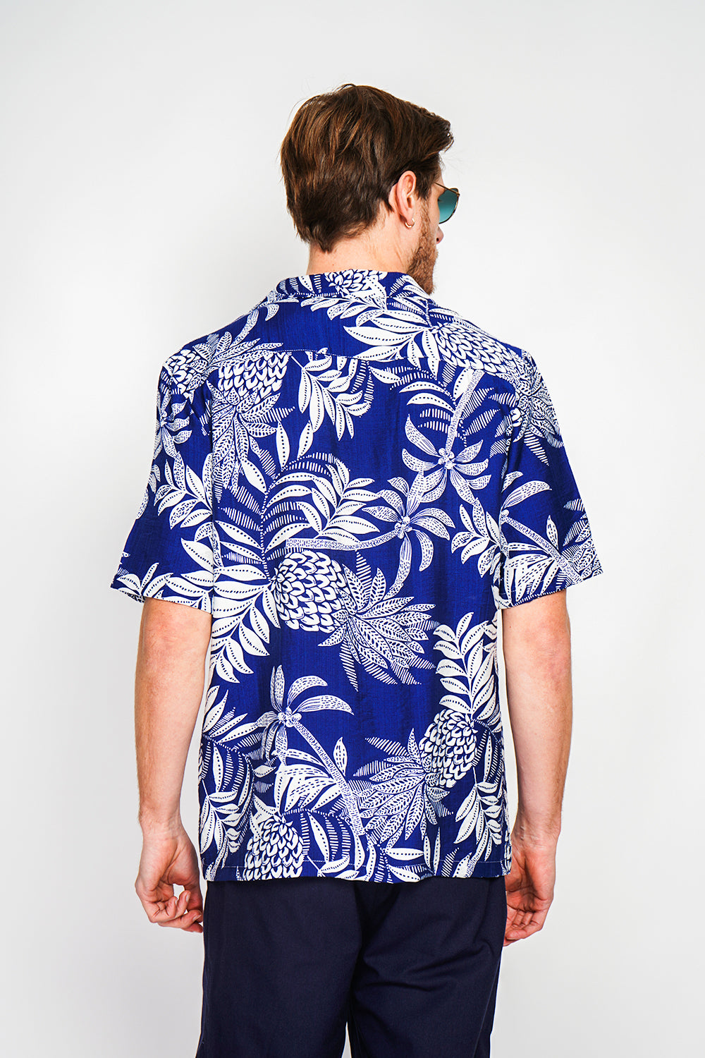 Short sleeve Hawaiian shirts with button front and chest pocket