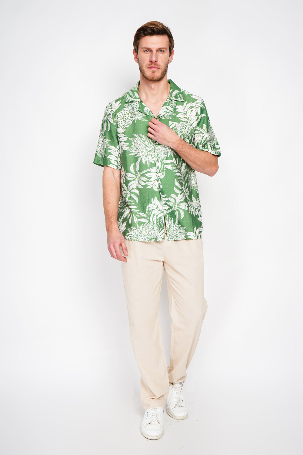 Short sleeve Hawaiian shirts with button front and chest pocket