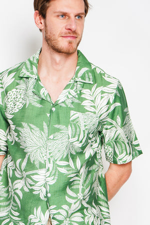 Short sleeve Hawaiian shirts with button front and chest pocket