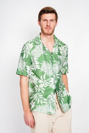 Short sleeve Hawaiian shirts with button front and chest pocket