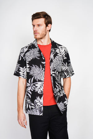 Short sleeve Hawaiian shirts with button front and chest pocket