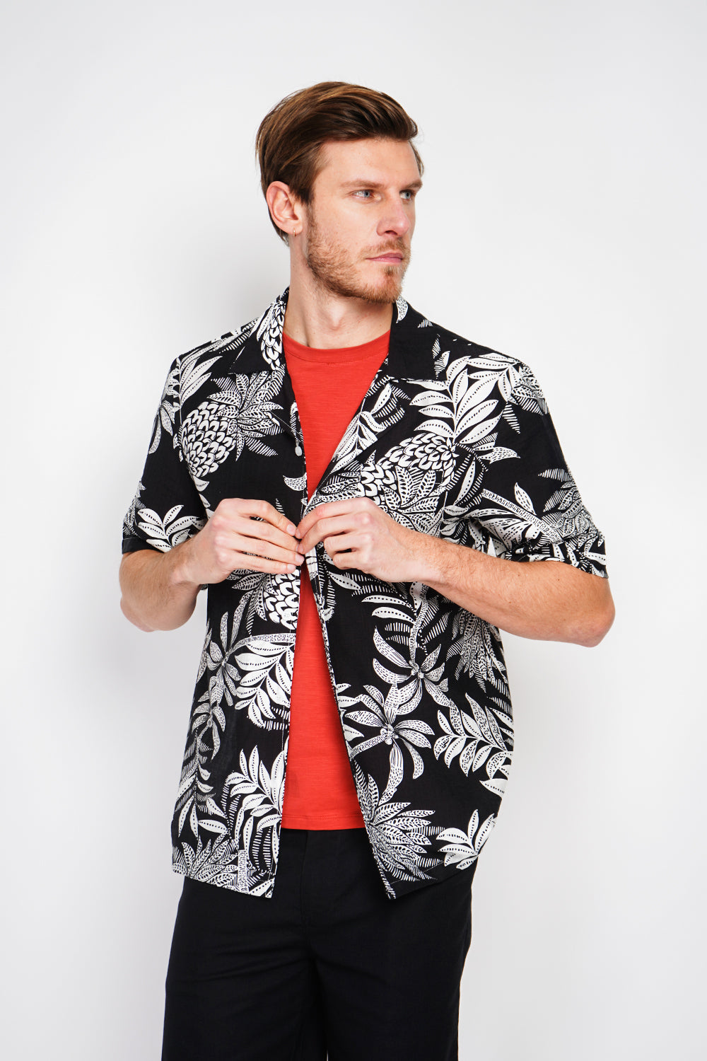 Chemise hawaïenne manches courtes boutonnée, poche poitrine – Noir – Secret du Lin