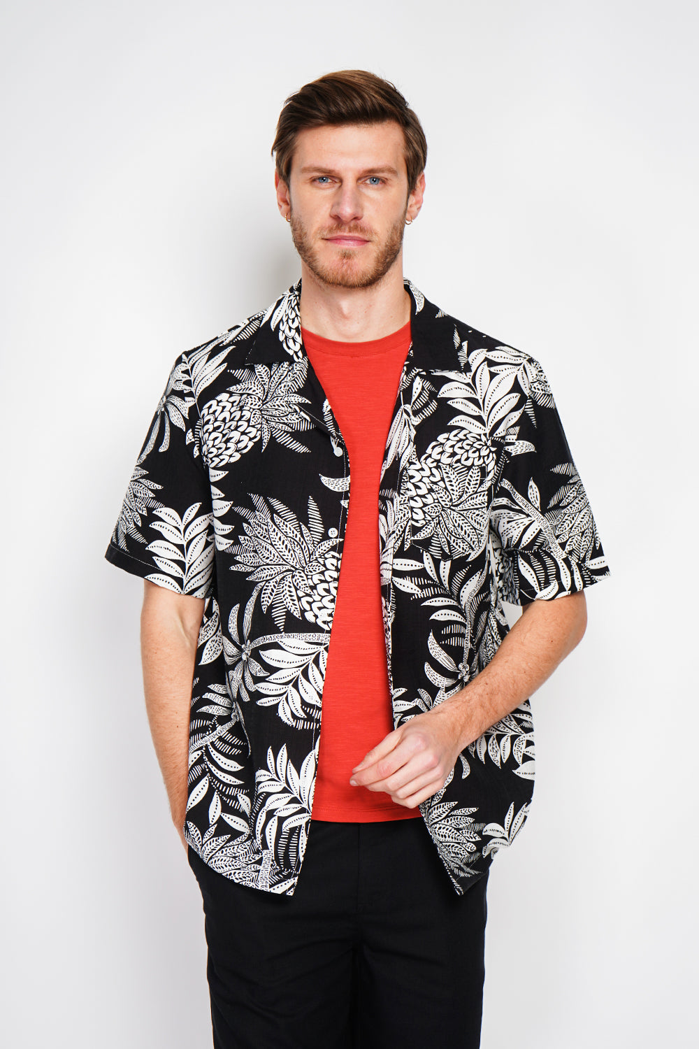 Short sleeve Hawaiian shirts with button front and chest pocket