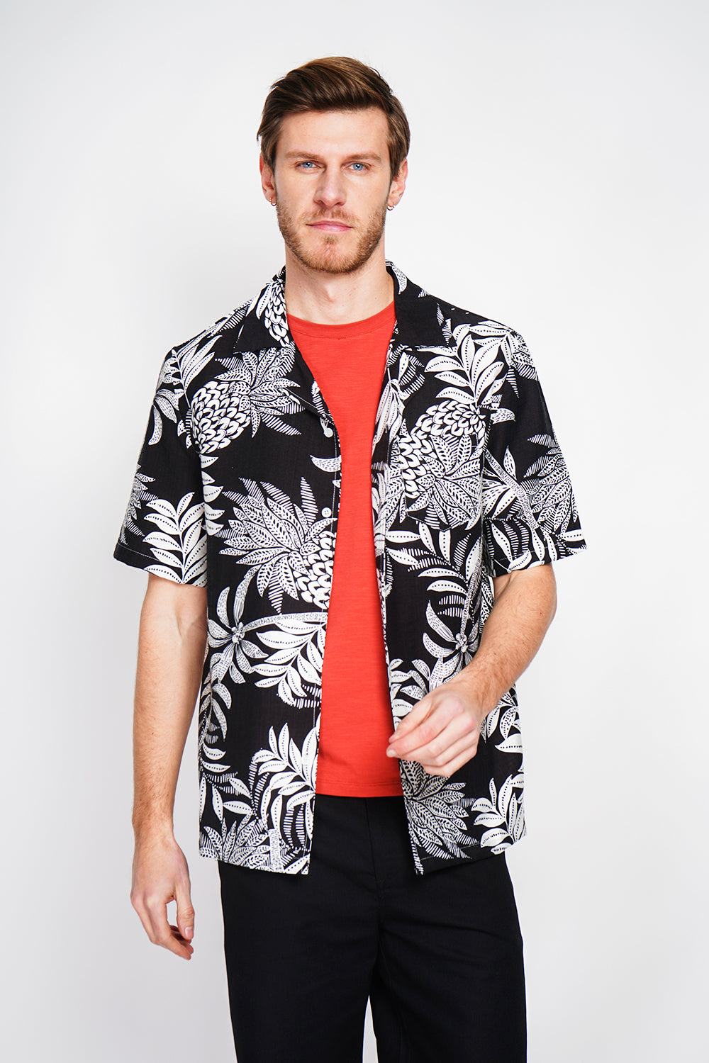 Short sleeve Hawaiian shirts with button front and chest pocket