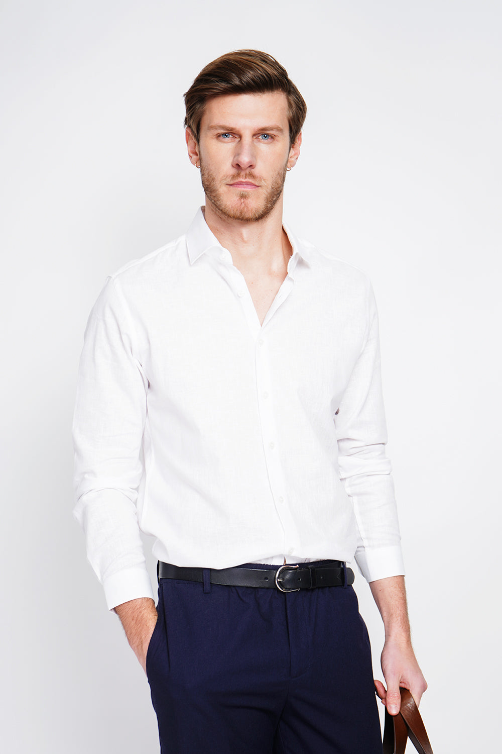 Slim fit shirt with Italian collar and two-button broken cuff