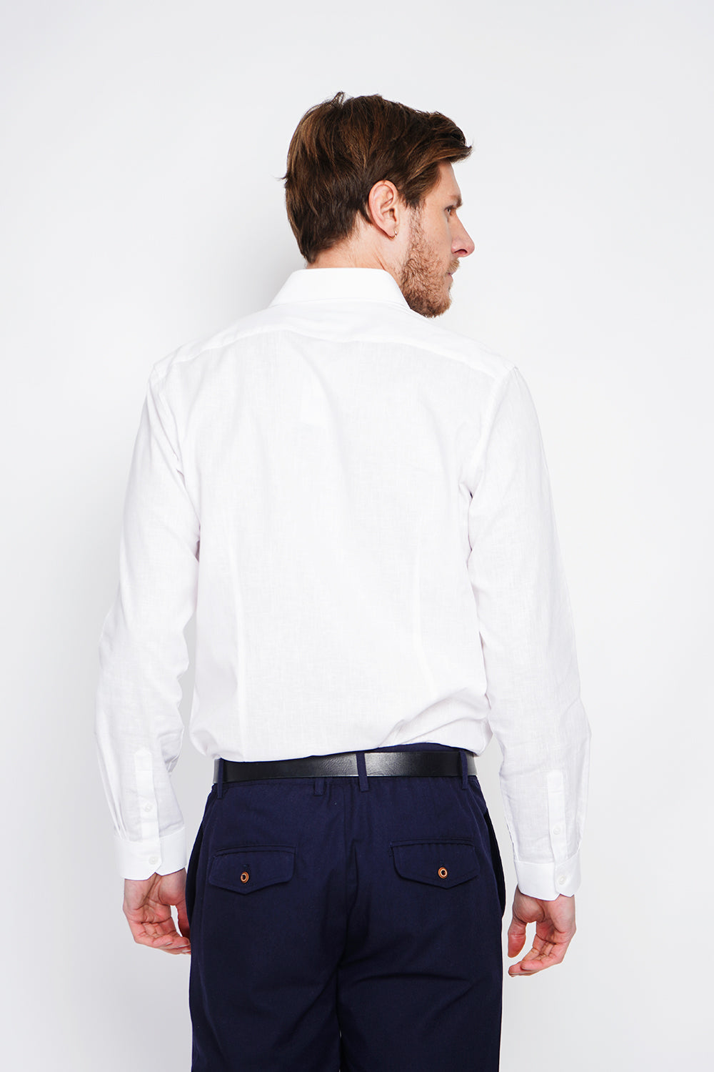 Slim fit shirt with Italian collar and two-button broken cuff