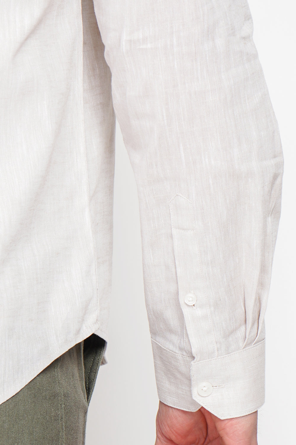 Slim fit shirt with Italian collar and two-button broken cuff