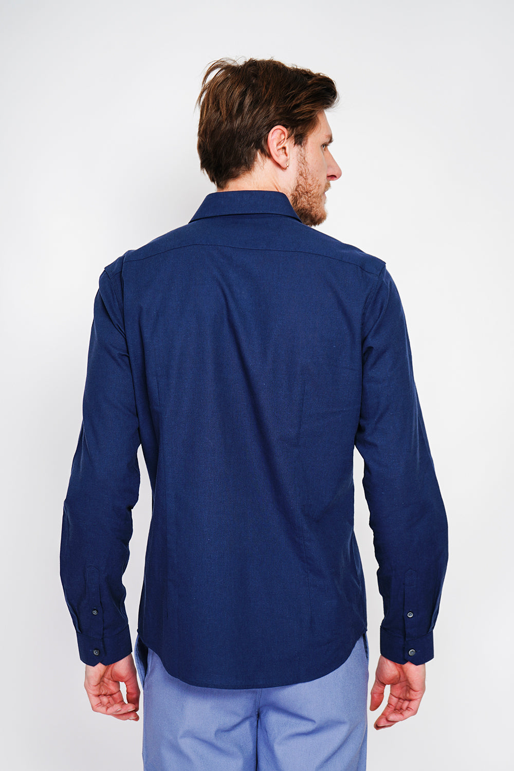 Slim fit shirt with Italian collar and two-button broken cuff