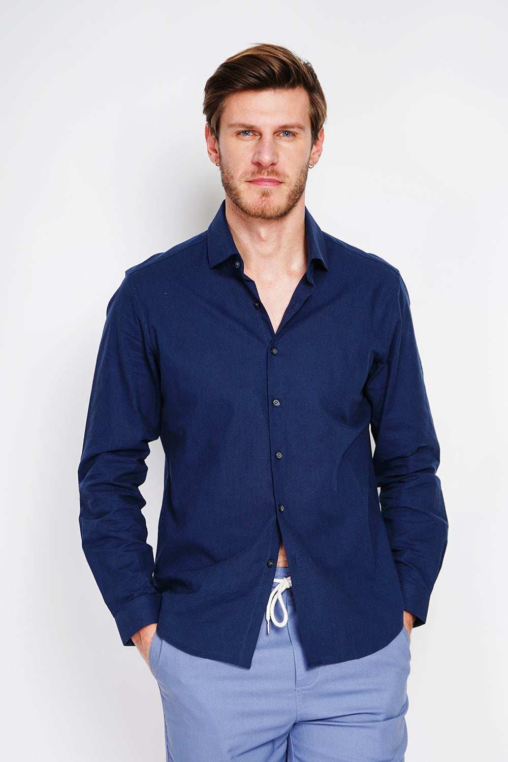 Slim fit shirt with Italian collar and two-button broken cuff