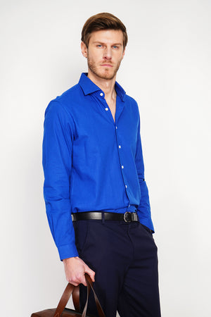 Slim fit shirt with Italian collar and two-button broken cuff