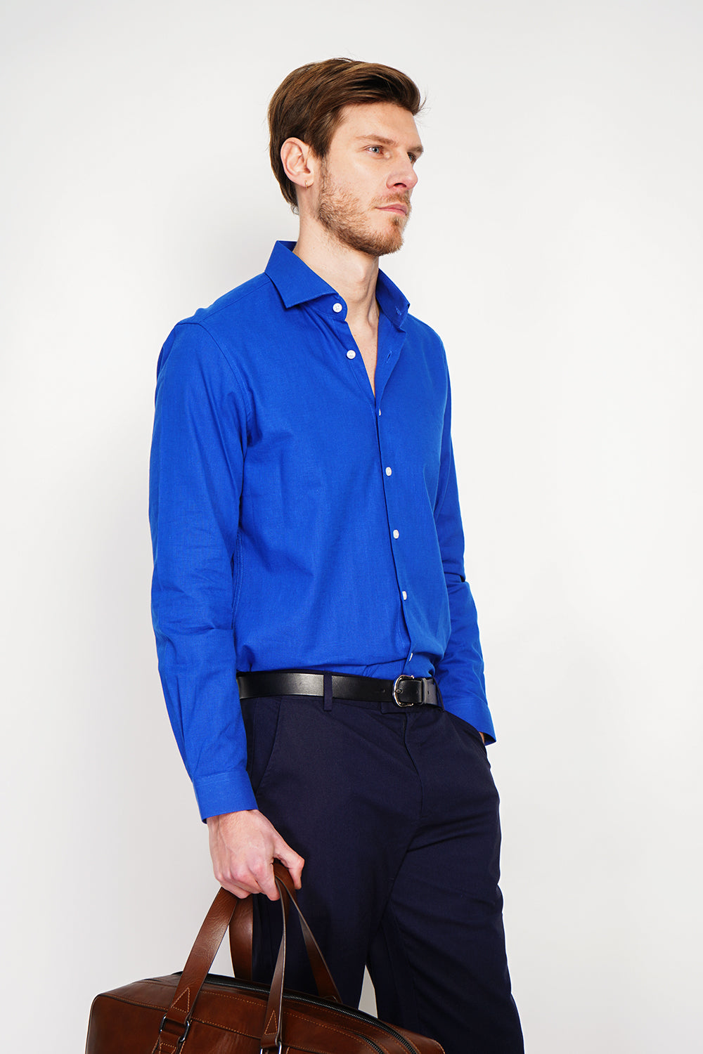 Slim fit shirt with Italian collar and two-button broken cuff