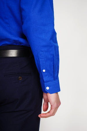 Slim fit shirt with Italian collar and two-button broken cuff