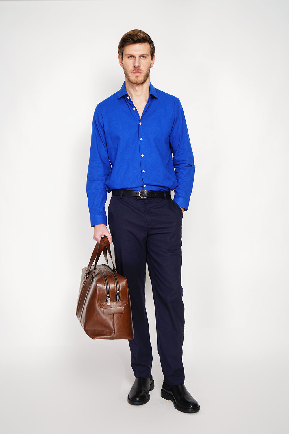 Slim fit shirt with Italian collar and two-button broken cuff