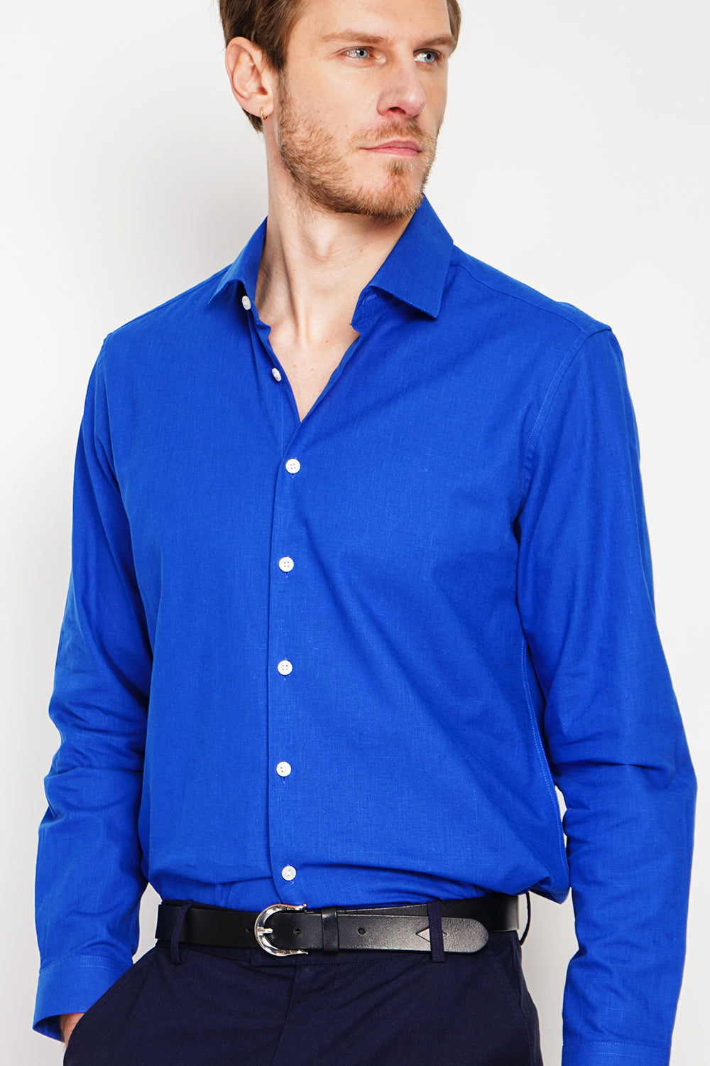 Slim fit shirt with Italian collar and two-button broken cuff