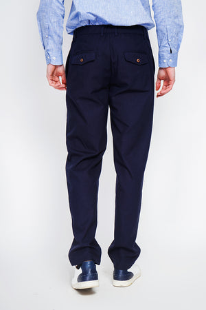 Semi-slim cut pants, elasticated waistband, 2 front side pockets, 2 back pockets