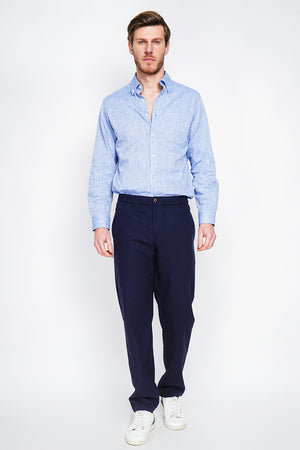 Semi-slim cut pants, elasticated waistband, 2 front side pockets, 2 back pockets