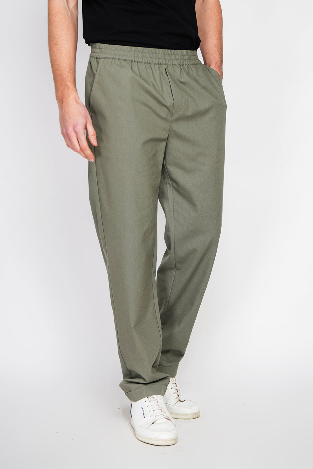 Semi-slim striped pants, Elasticated waistband, 2 side pockets on the front, 2 back pockets