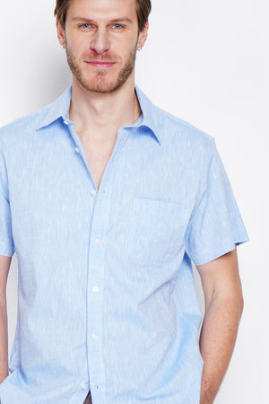 Straight cut shirt with pocket, classic collar, short sleeves