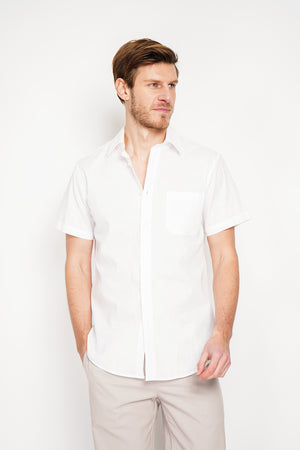 Straight cut shirt with pocket, classic collar, short sleeves