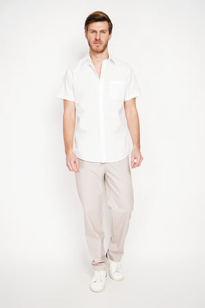 Straight cut shirt with pocket, classic collar, short sleeves