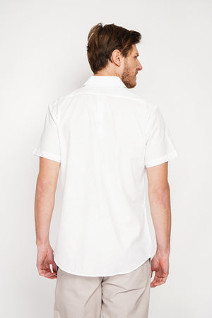 Straight cut shirt with pocket, classic collar, short sleeves