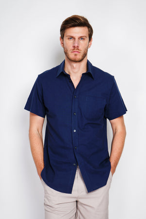 Straight cut shirt with pocket, classic collar, short sleeves