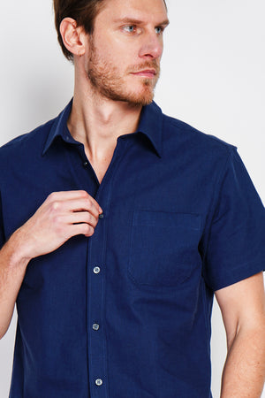 Straight cut shirt with pocket, classic collar, short sleeves