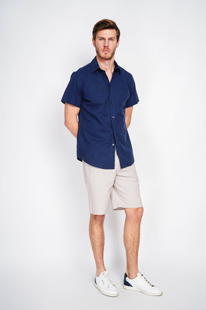 Straight cut shirt with pocket, classic collar, short sleeves