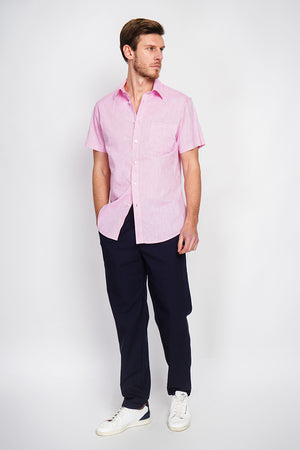 Straight cut shirt with pocket, classic collar, short sleeves