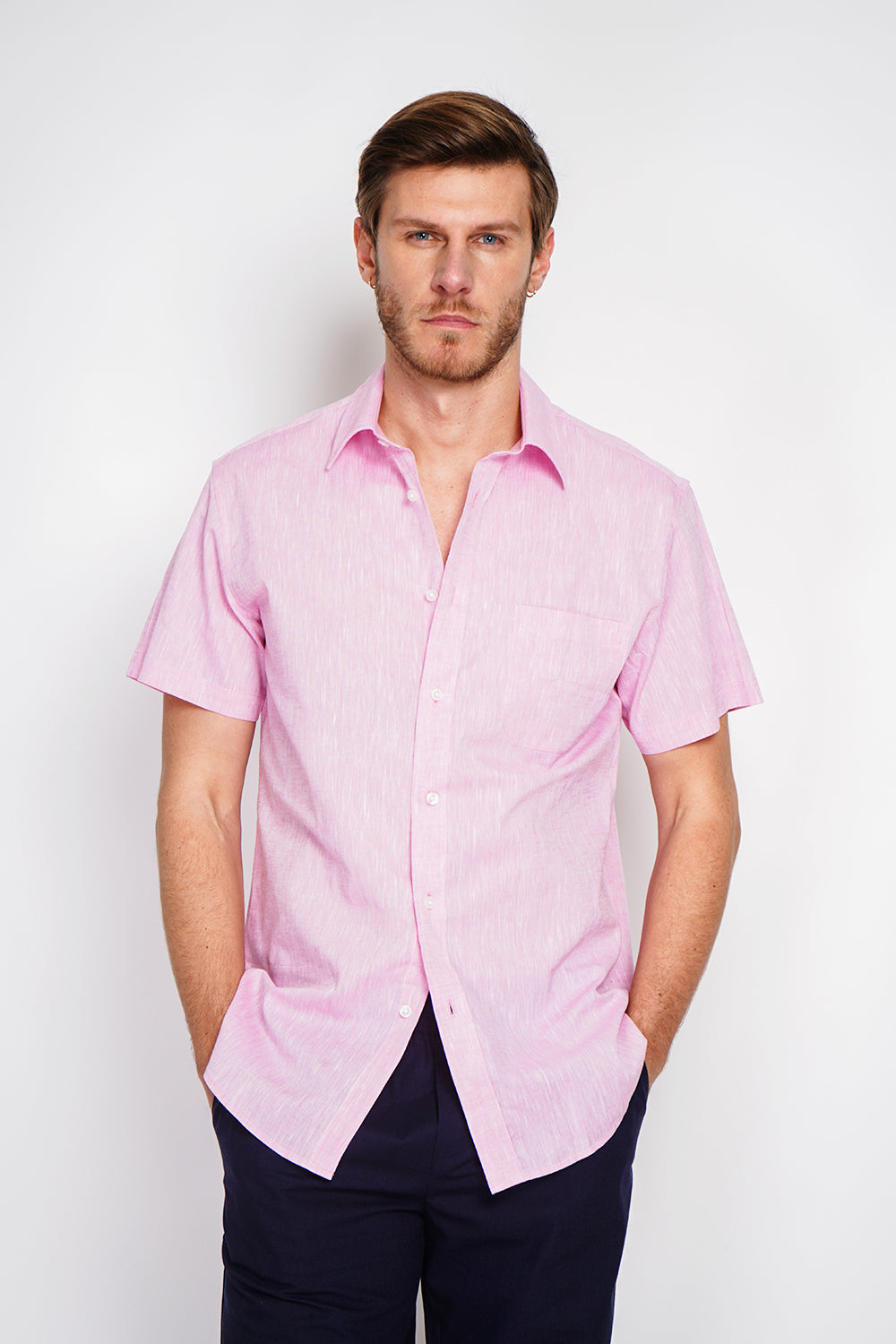 Straight cut shirt with pocket, classic collar, short sleeves