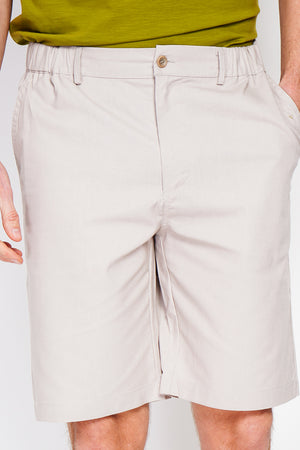 Semi-slim cut Bermuda shorts, Elastic waistband, 2 side pockets, 2 back pockets