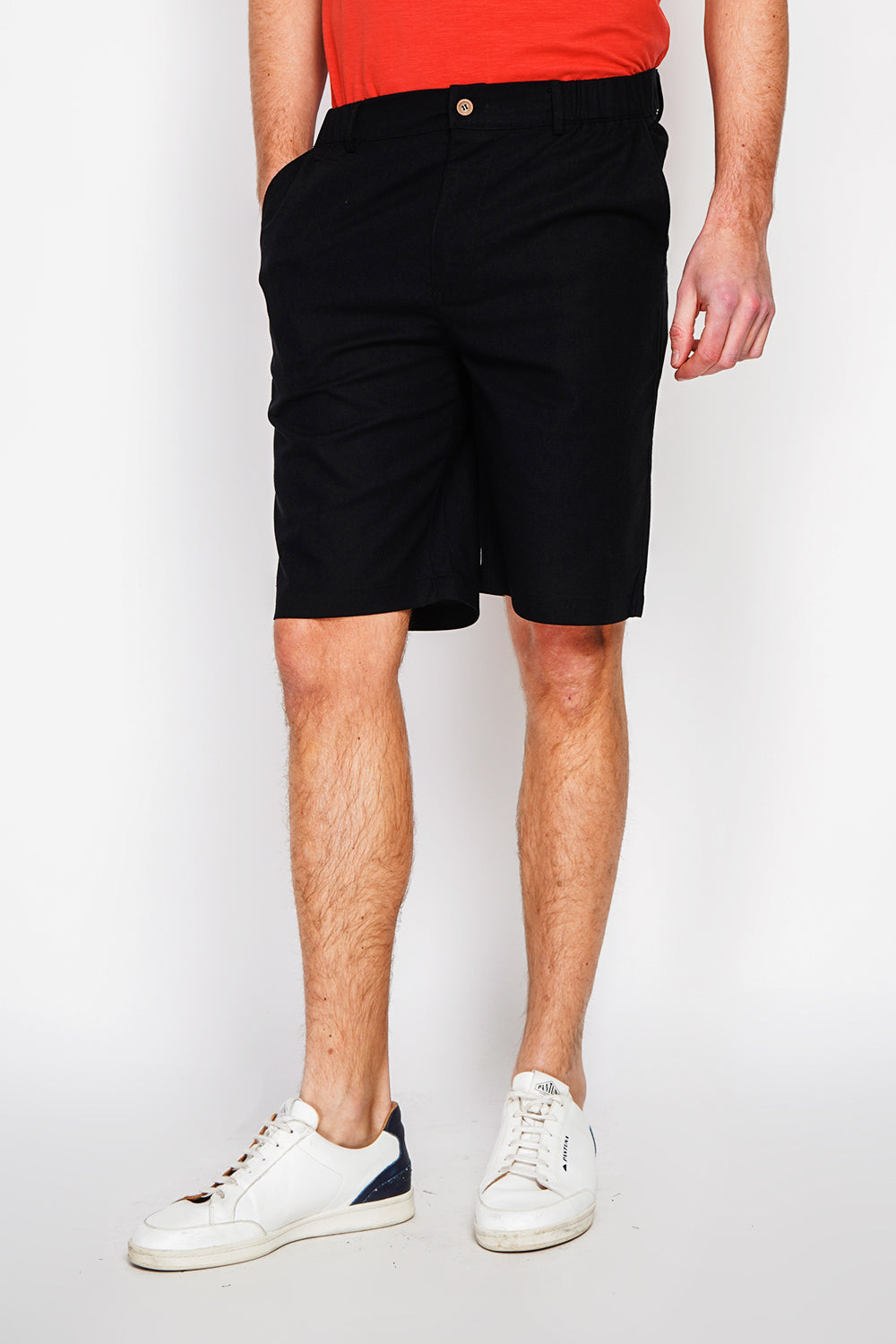 Semi-slim cut Bermuda shorts, Elastic waistband, 2 side pockets, 2 back pockets