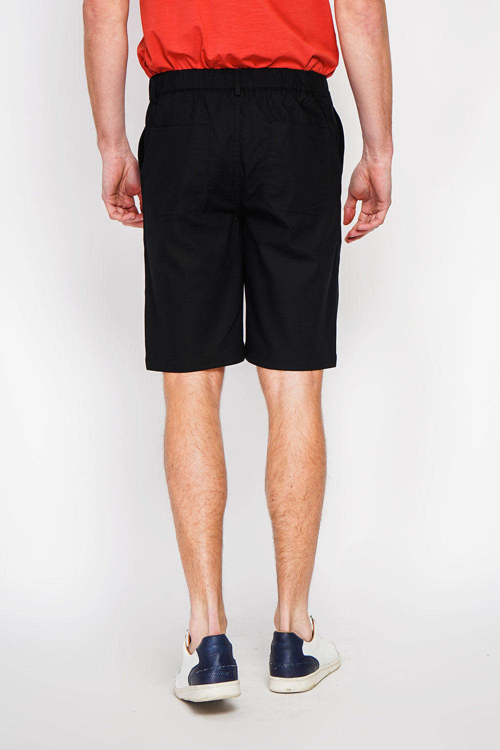 Semi-slim cut Bermuda shorts, Elastic waistband, 2 side pockets, 2 back pockets