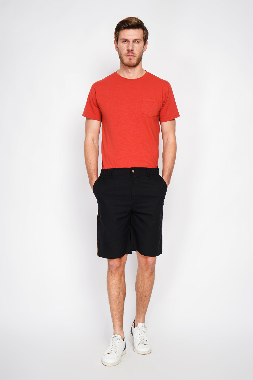 Semi-slim cut Bermuda shorts, Elastic waistband, 2 side pockets, 2 back pockets