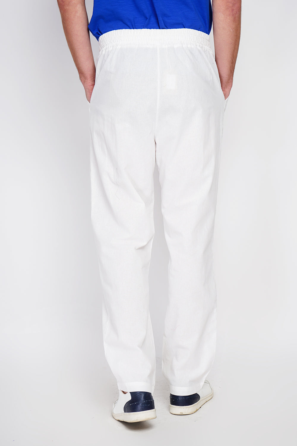 Straight cut pants, elasticated waistband with drawstring, 2 side front pockets,